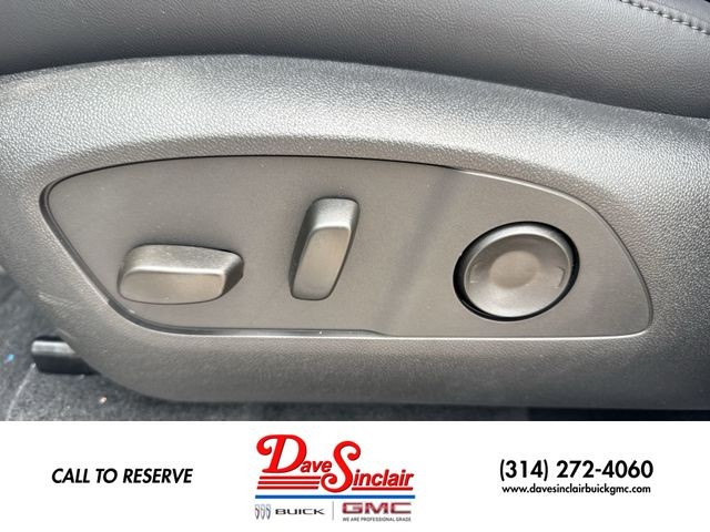 GMC Acadia Vehicle Full-screen Gallery Image 12
