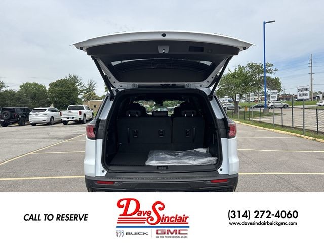 GMC Acadia Vehicle Full-screen Gallery Image 24