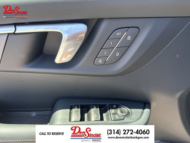Buick Enclave Vehicle Full-screen Gallery Image 13