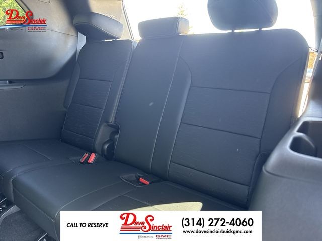 Buick Enclave Vehicle Full-screen Gallery Image 23