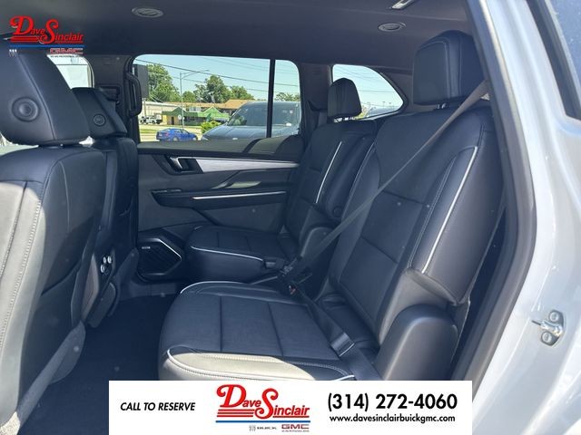 Buick Enclave Vehicle Full-screen Gallery Image 22