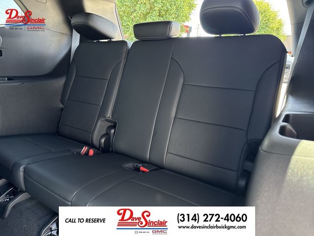 Buick Enclave Vehicle Full-screen Gallery Image 23