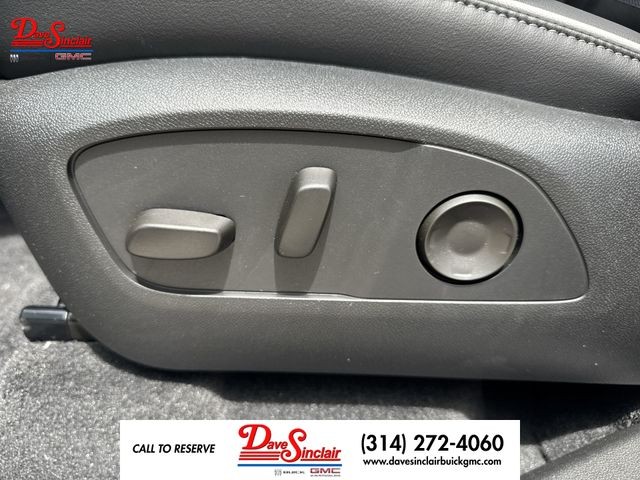 Buick Enclave Vehicle Full-screen Gallery Image 12