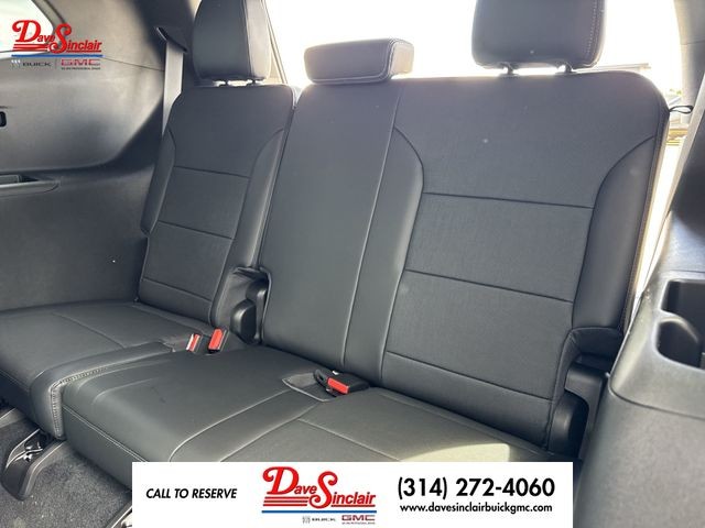 Buick Enclave Vehicle Full-screen Gallery Image 23