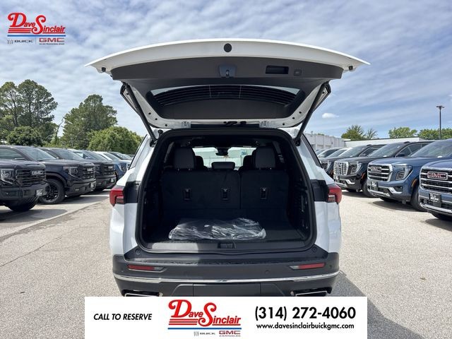 Buick Enclave Vehicle Full-screen Gallery Image 24