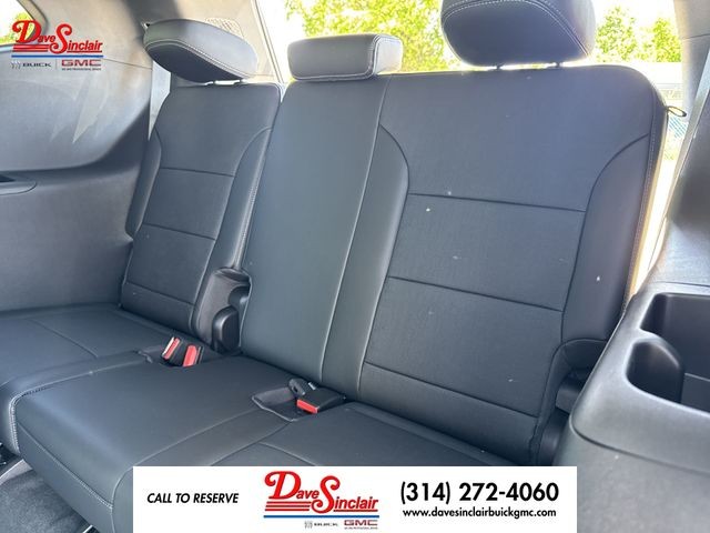 Buick Enclave Vehicle Full-screen Gallery Image 23