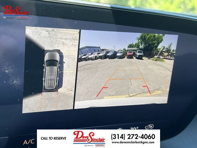 Buick Enclave Vehicle Full-screen Gallery Image 17