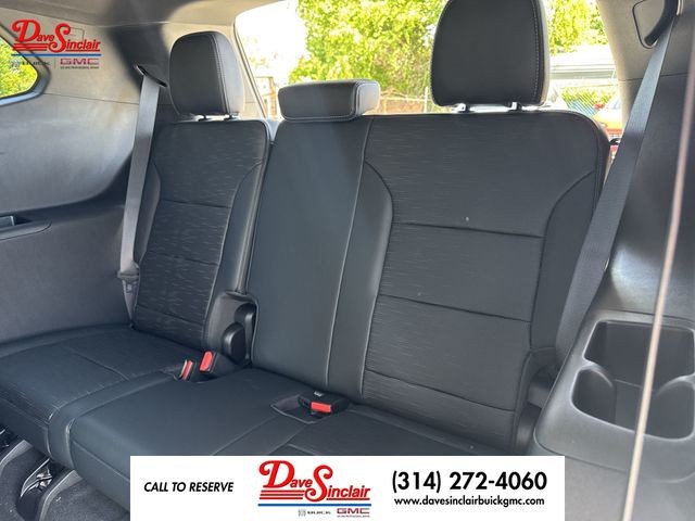 Buick Enclave Vehicle Full-screen Gallery Image 23