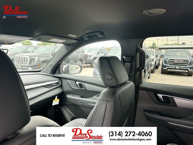 Buick Enclave Vehicle Full-screen Gallery Image 12