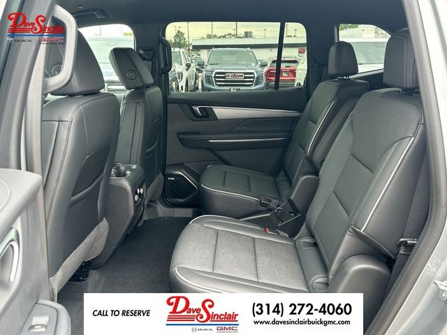 Buick Enclave Vehicle Full-screen Gallery Image 30