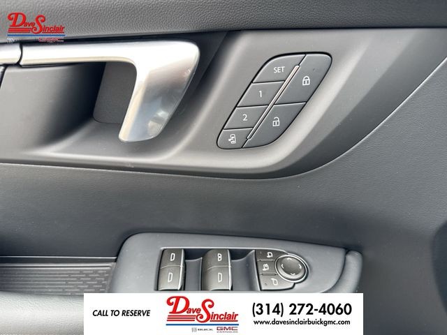 Buick Enclave Vehicle Full-screen Gallery Image 13
