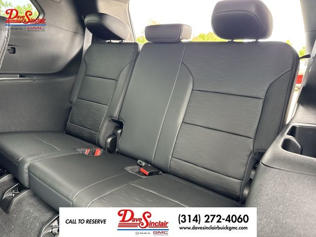 Buick Enclave Vehicle Full-screen Gallery Image 23