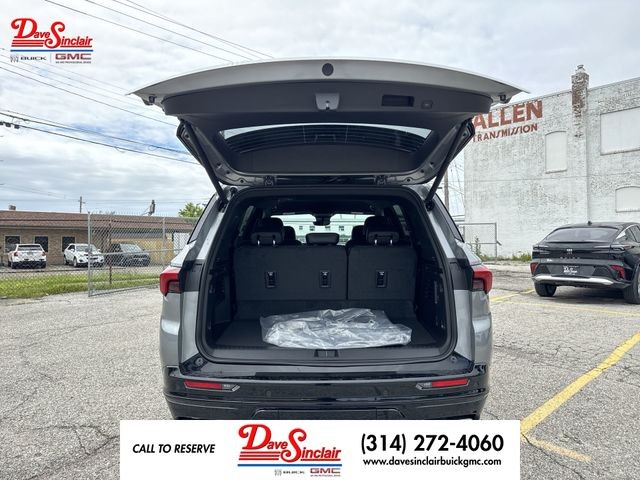 Buick Enclave Vehicle Full-screen Gallery Image 24