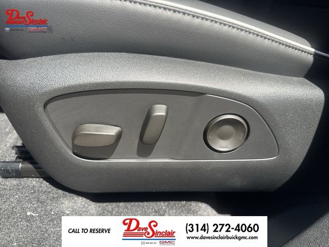 Buick Enclave Vehicle Full-screen Gallery Image 12