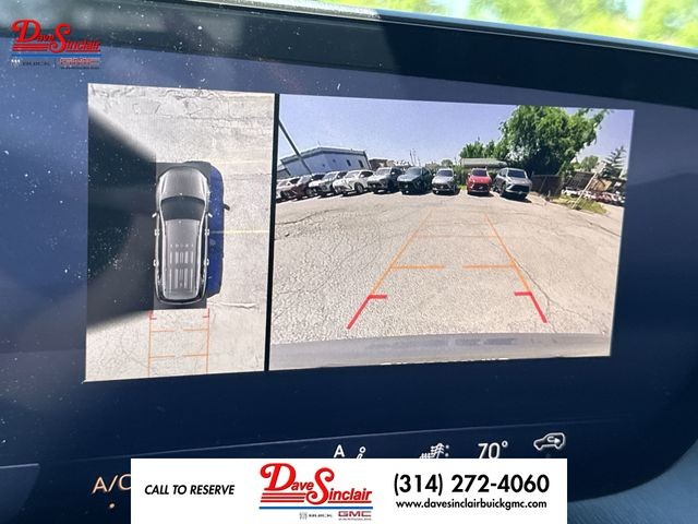 Buick Enclave Vehicle Full-screen Gallery Image 17