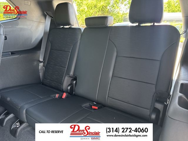 Buick Enclave Vehicle Full-screen Gallery Image 23
