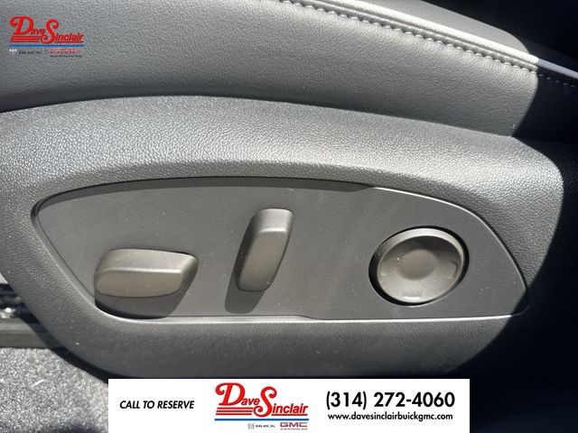Buick Enclave Vehicle Full-screen Gallery Image 12
