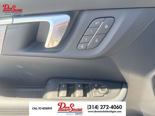 Buick Enclave Vehicle Full-screen Gallery Image 13