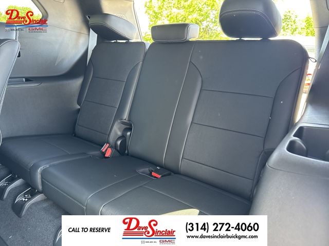 Buick Enclave Vehicle Full-screen Gallery Image 23