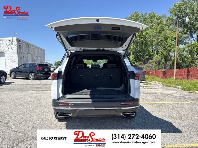 Buick Enclave Vehicle Full-screen Gallery Image 24