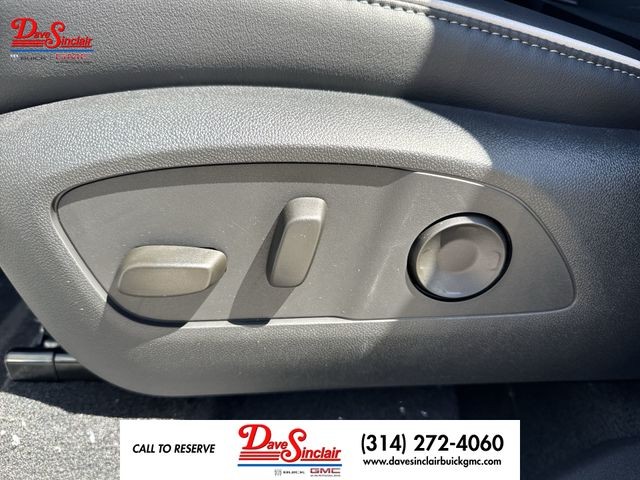 Buick Enclave Vehicle Full-screen Gallery Image 12