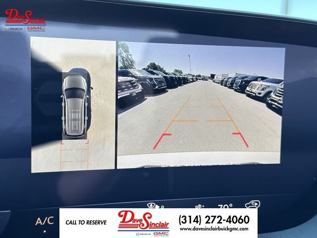 Buick Enclave Vehicle Full-screen Gallery Image 17