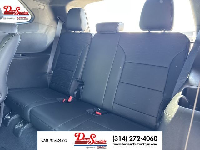 Buick Enclave Vehicle Full-screen Gallery Image 23