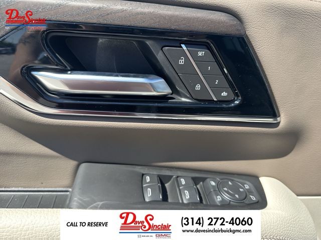 GMC Yukon XL Vehicle Full-screen Gallery Image 13