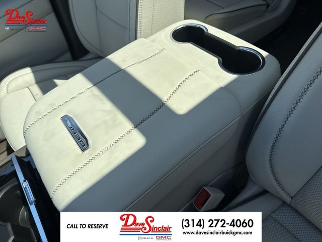 GMC Yukon XL Vehicle Full-screen Gallery Image 21