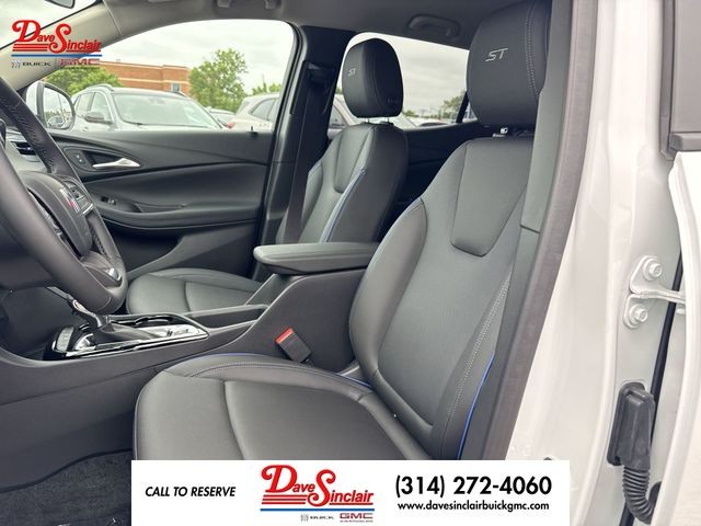 Buick Encore GX Vehicle Full-screen Gallery Image 11