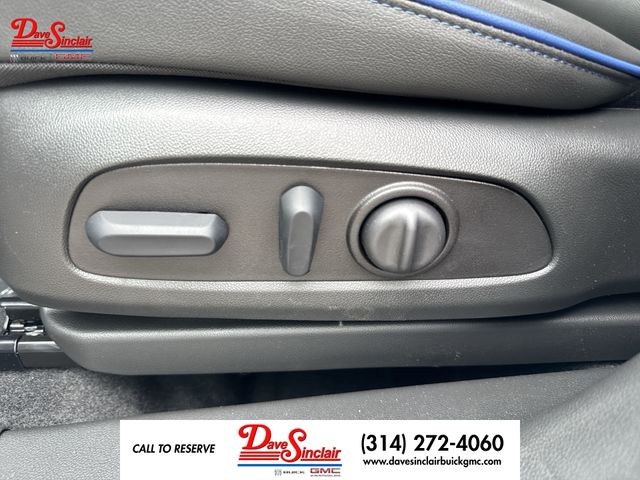 Buick Encore GX Vehicle Full-screen Gallery Image 12