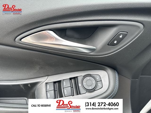 Buick Encore GX Vehicle Full-screen Gallery Image 13