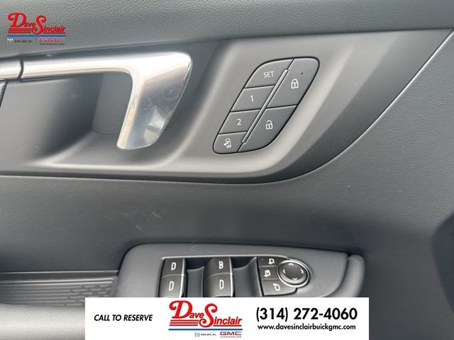 Buick Enclave Vehicle Full-screen Gallery Image 13