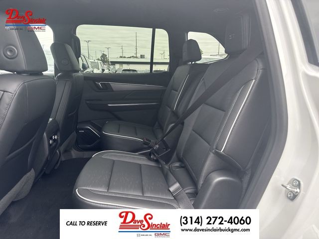 Buick Enclave Vehicle Full-screen Gallery Image 22