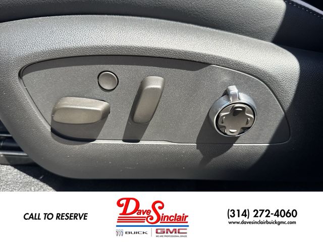 Buick Enclave Vehicle Full-screen Gallery Image 12