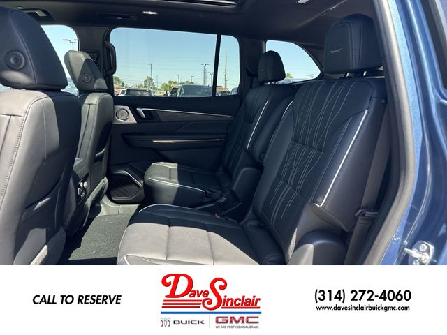 Buick Enclave Vehicle Full-screen Gallery Image 23