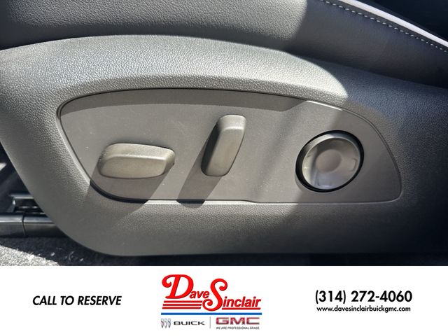 Buick Enclave Vehicle Full-screen Gallery Image 12