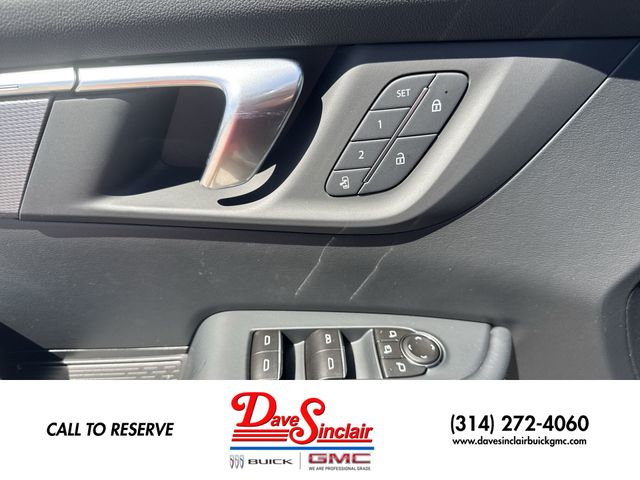 Buick Enclave Vehicle Full-screen Gallery Image 13