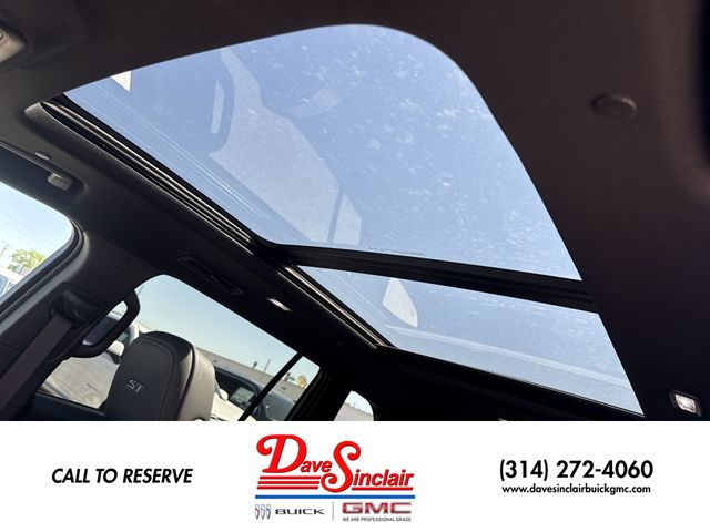 Buick Enclave Vehicle Full-screen Gallery Image 22