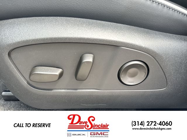 Buick Enclave Vehicle Full-screen Gallery Image 12