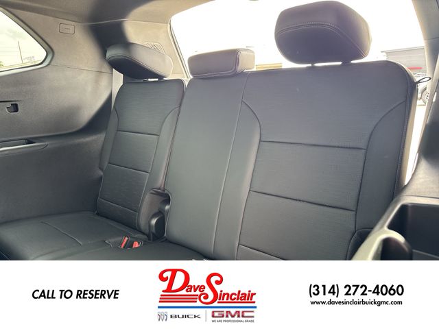 Buick Enclave Vehicle Full-screen Gallery Image 24