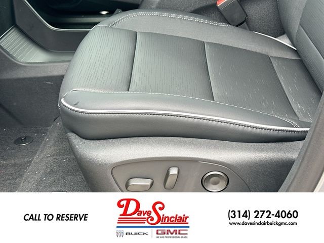 Buick Enclave Vehicle Full-screen Gallery Image 20