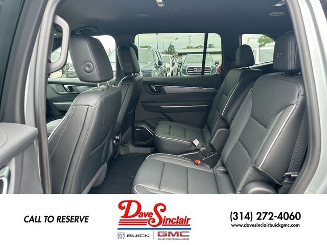 Buick Enclave Vehicle Full-screen Gallery Image 29