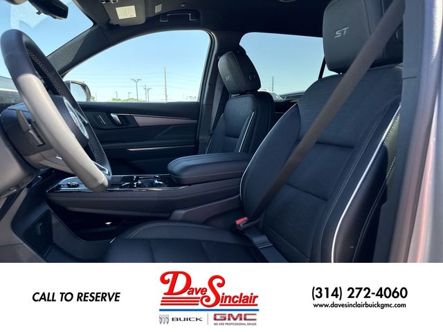 Buick Enclave Vehicle Full-screen Gallery Image 11