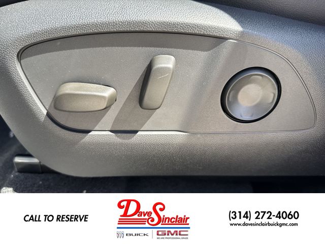 Buick Enclave Vehicle Full-screen Gallery Image 12
