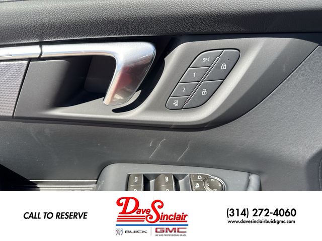Buick Enclave Vehicle Full-screen Gallery Image 13