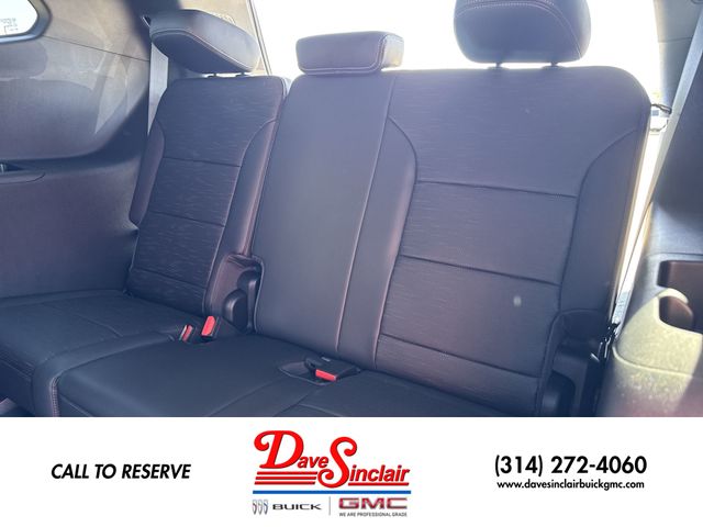 Buick Enclave Vehicle Full-screen Gallery Image 23
