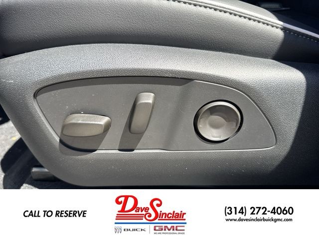 Buick Enclave Vehicle Full-screen Gallery Image 12