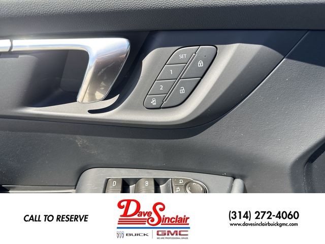 Buick Enclave Vehicle Full-screen Gallery Image 13