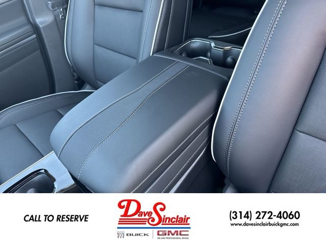 Buick Enclave Vehicle Full-screen Gallery Image 21